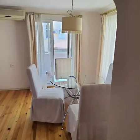 нестандартно бутиково студио за двама романтика Apartment