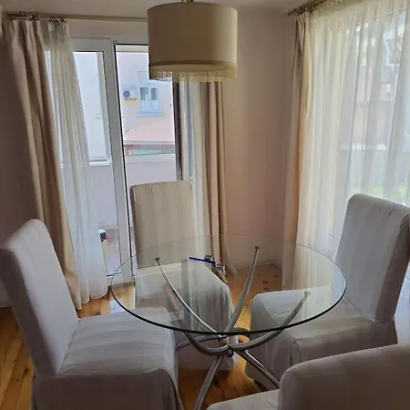 нестандартно бутиково студио за двама романтика Apartment Varna