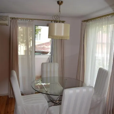 нестандартно бутиково студио за двама романтика Apartment Varna